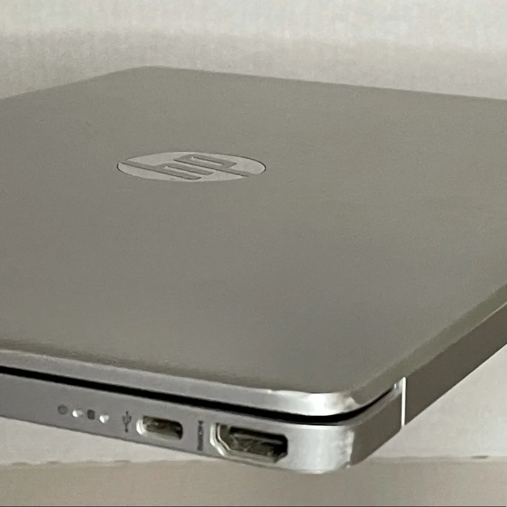 HP 15-DY1023DX 15.6 inch (256GB, Intel Core i5 10th Gen., 1.00 GHz, 12gb RAM)